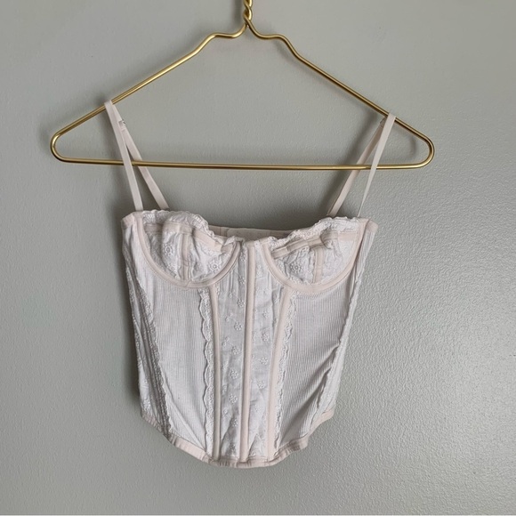 Urban Outfitters Out From Under Modern Love
Ribbed eyelet ruffle Corset bustier - Picture 3 of 8
